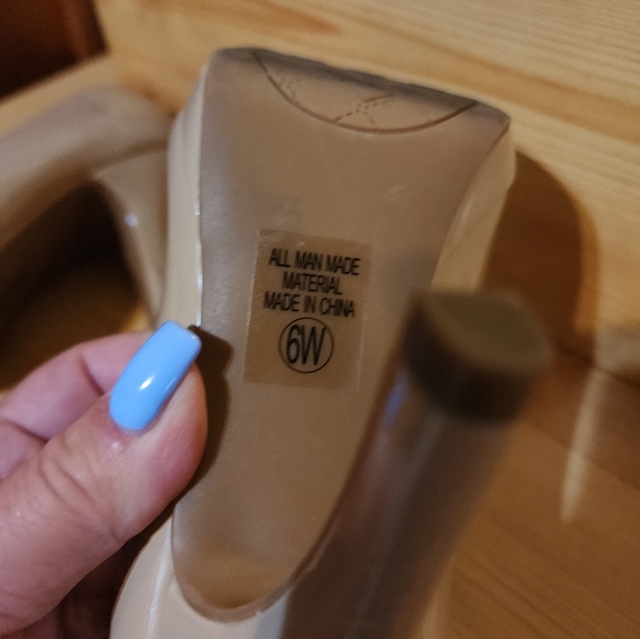 City Classified Women's Comfort Classic Pumps - Picture 8 of 13